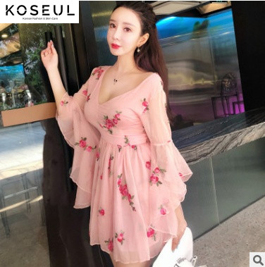 16822593328176 Dress female 2021 summer new Korean version of the flower embroidery sweet super fairy trumpet sleevesback skirt