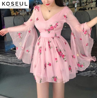 2876495959584 Dress female 2021 summer new Korean version of the flower embroidery sweet super fairy trumpet sleevesback skirt