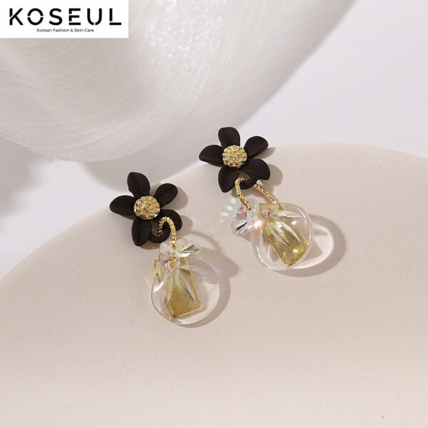ec5b0232 f122 4494 81a8 7f96d01c3671 Korea Flower Square Crystal Earrings 925 Silver Post